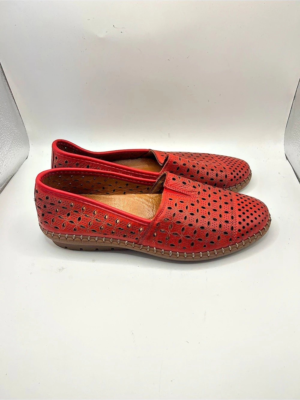 Spring step Perforated Red Flats EU 39